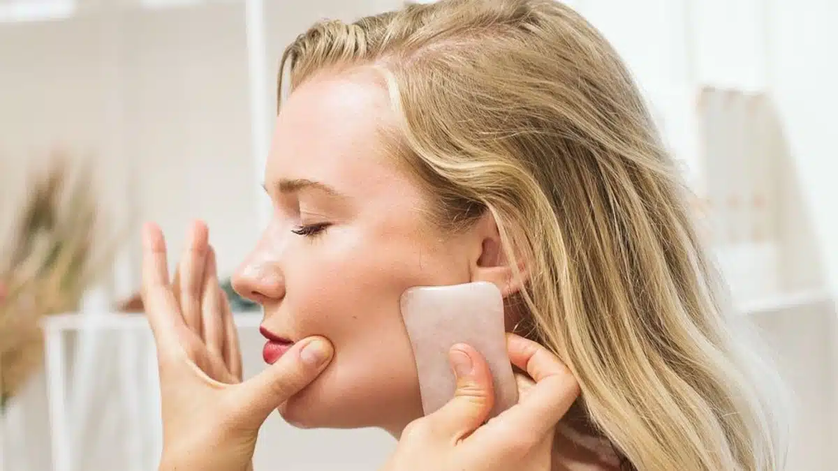 gua sha use on face